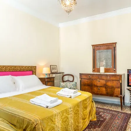 The Palace 5613. Lo Studio Appartement